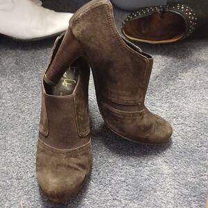 Franco Sarto designer heels brown suede look like new vintage size 6.5